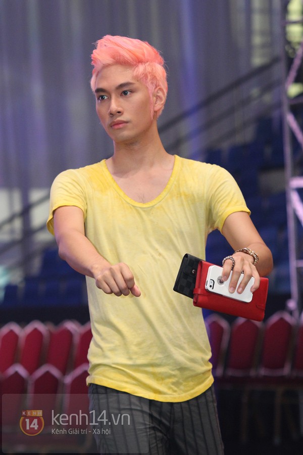 Tr&uacute;c Diễm tập bay, Ho&agrave;ng Th&ugrave;y lộ mặt mụn tập dượt chương tr&igrave;nh 17