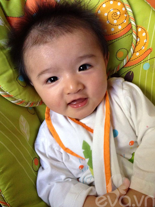 Hồng Nhung rạng rỡ khoe con trai 1 tuổi 12