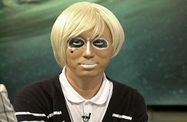 H&agrave;n Quốc: Trang điểm như đeo mặt nạ ra đường 5