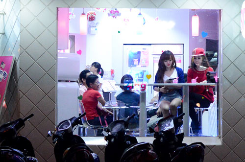 Angela Phương Trinh l&aacute;i xế hộp 2 tỷ mới tậu đi ăn kem 15