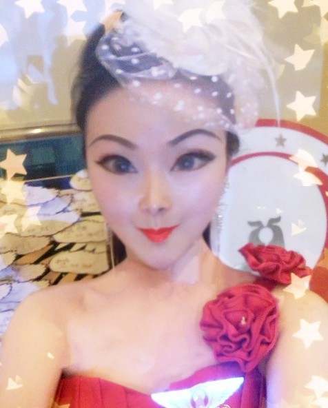 3 c&ocirc; g&aacute;i cằm nhọn hoắt, mắt to đ&ugrave;ng kỳ dị 5