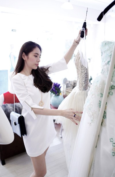 Thủy Ti&ecirc;n khoe th&acirc;n h&igrave;nh thon gọn sau khi sinh 4