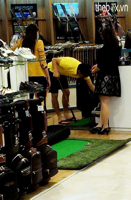 Thủy Ti&ecirc;n lần đầu xuất hiện sau khi sinh 5