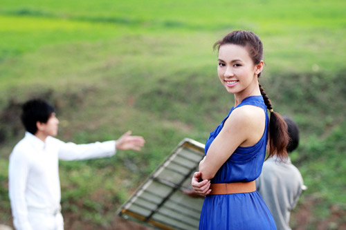 Đan Trường &ocirc;m ấp bạn g&aacute;i Việt kiều chốn đ&ocirc;ng người 10