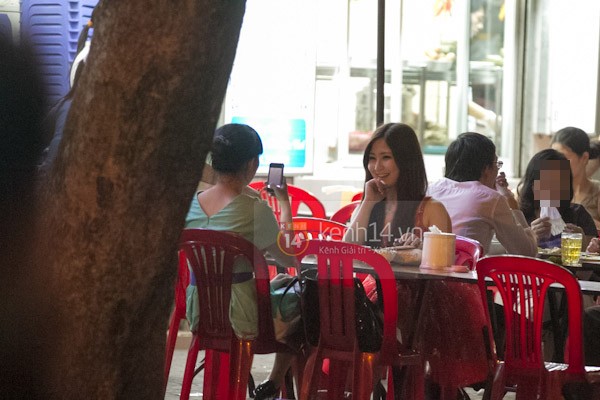 Hương Tr&agrave;m lộ vẻ mệt mỏi trước đ&ecirc;m Chung kết The Voice 5