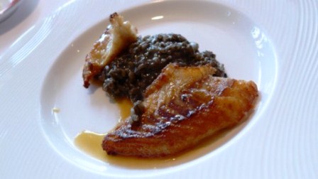 Nh&agrave; h&agrave;ng Nhật b&aacute;n m&oacute;n ăn từ đất đắt như v&agrave;ng 1