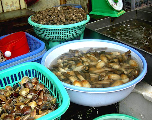 Đa phần c&aacute;c b&agrave; mẹ chưa biết c&aacute;ch cho con ăn dặm 1