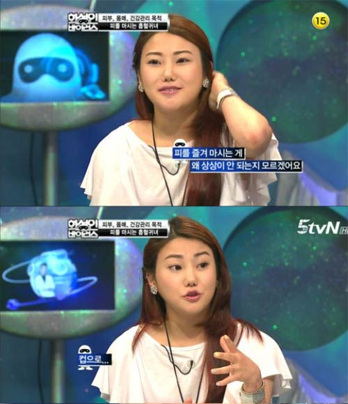 2 người đẹp H&agrave;n uống m&aacute;u tươi như ma c&agrave; rồng 1