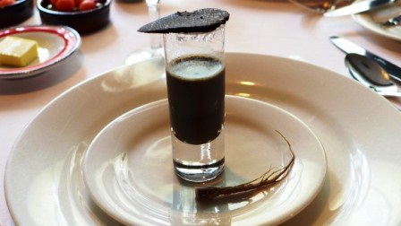 Nh&agrave; h&agrave;ng Nhật b&aacute;n m&oacute;n ăn từ đất đắt như v&agrave;ng 5