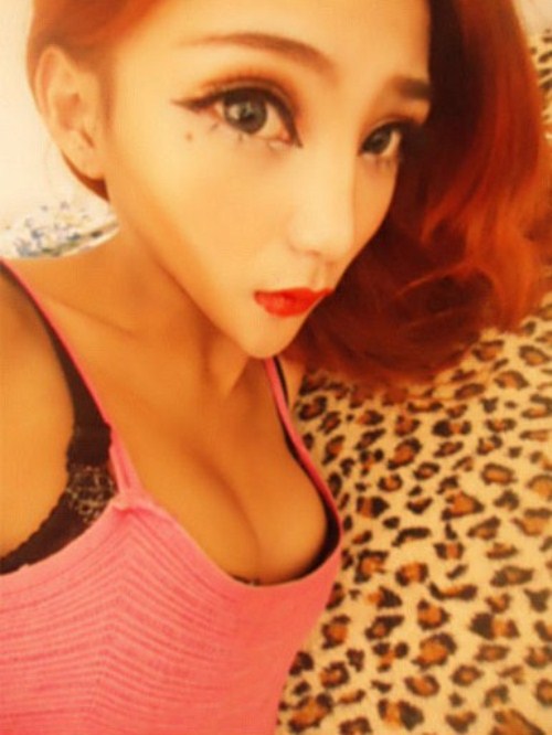 3 c&ocirc; g&aacute;i cằm nhọn hoắt, mắt to đ&ugrave;ng kỳ dị 4