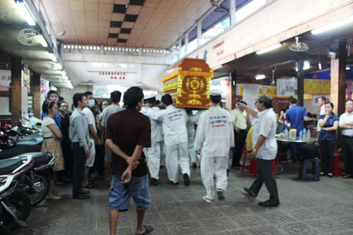 Nỗi đau x&eacute; ruột nơi qu&agrave;n nạn nh&acirc;n vụ nổ 4