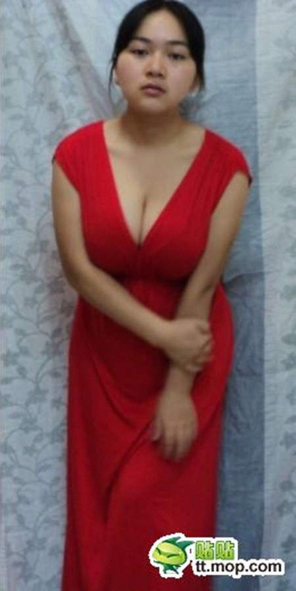 Sốc với bộ ngực "khổng lồ" của b&eacute; g&aacute;i 11 tuổi 3