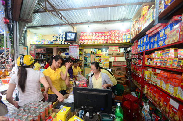 Thị trường b&aacute;nh kẹo, mứt Tết: H&agrave;ng nội chiếm ưu thế 2