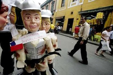 Kỳ lạ phong tục đ&oacute;n năm mới tại... nghĩa trang 4