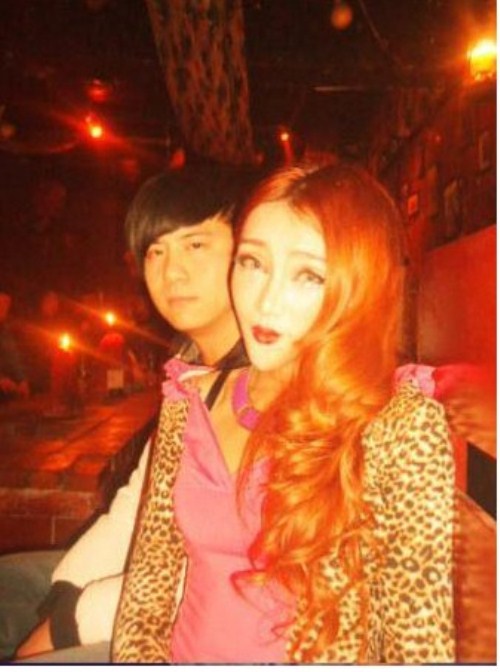 3 c&ocirc; g&aacute;i cằm nhọn hoắt, mắt to đ&ugrave;ng kỳ dị 2