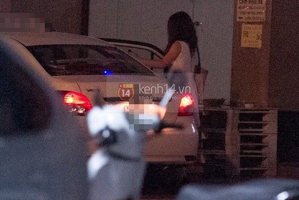 B&ugrave;i Anh Tuấn tận t&igrave;nh đưa Hương Tr&agrave;m về nh&agrave; 8