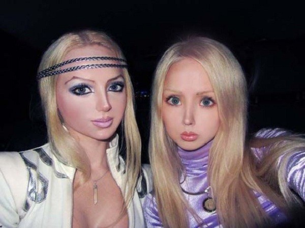 Gặp gia đ&igrave;nh b&uacute;p b&ecirc; sống Valeria Lukyanova 16