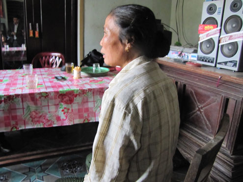 Bị chồng nhờ bạn hiếp d&acirc;m, vợ nhập viện t&acirc;m thần  1