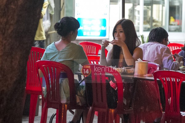 Hương Tr&agrave;m lộ vẻ mệt mỏi trước đ&ecirc;m Chung kết The Voice 4