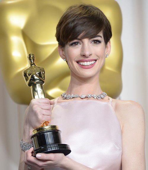 Anne Hathaway, từ "c&ocirc;ng ch&uacute;a" đến "người khốn khổ" 8