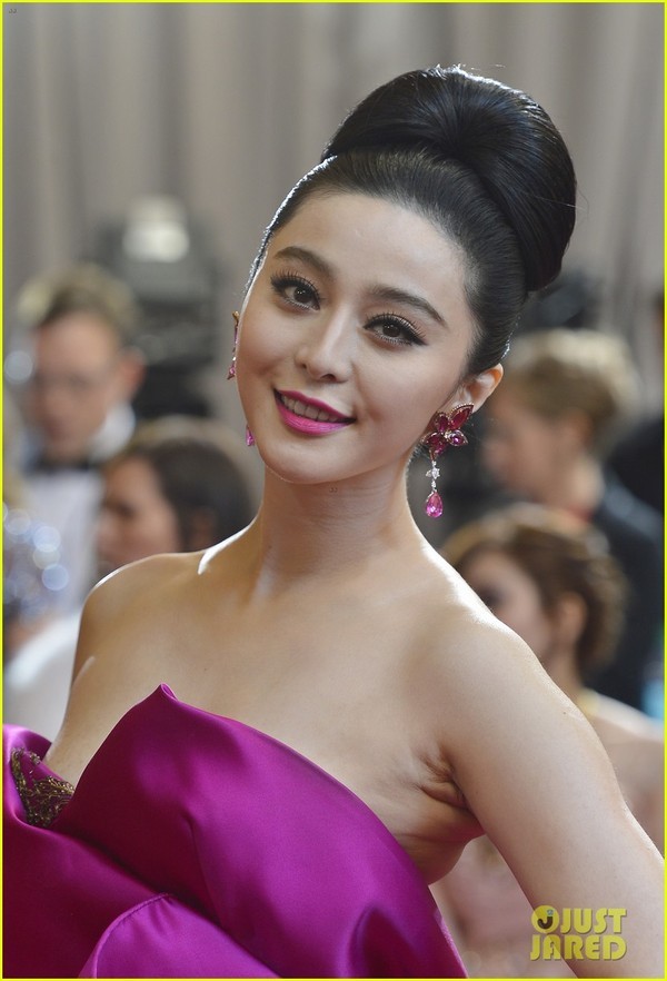 Phạm Băng Băng "lộ" sẹo dao k&eacute;o & dấu hiệu tuổi t&aacute;c tr&ecirc;n thảm đỏ Oscar 4