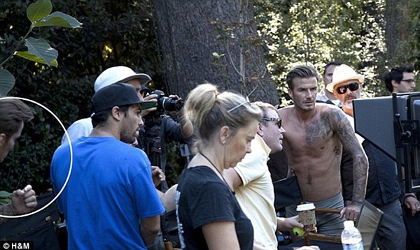 Becks bị tố "độn m&ocirc;ng" trong quảng c&aacute;o mới của H&M 3