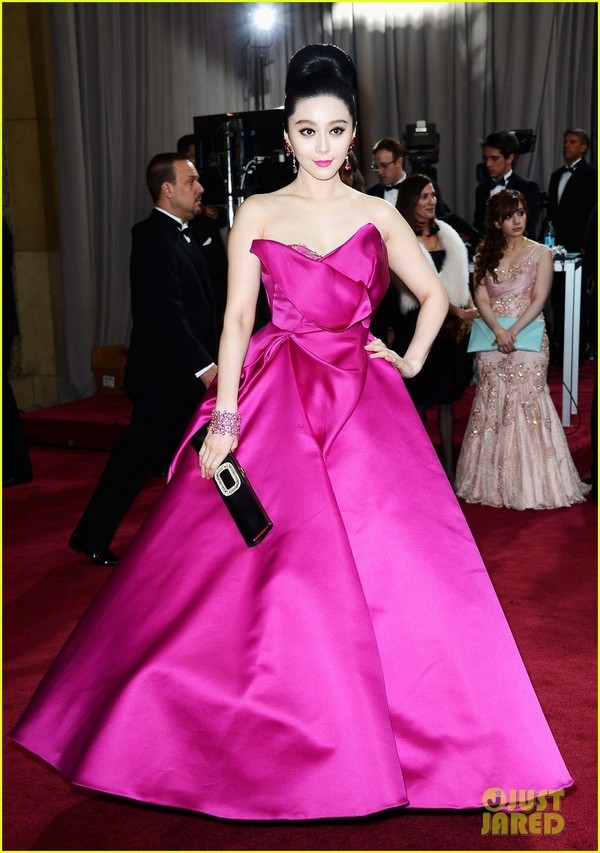 Phạm Băng Băng "lộ" sẹo dao k&eacute;o & dấu hiệu tuổi t&aacute;c tr&ecirc;n thảm đỏ Oscar 6