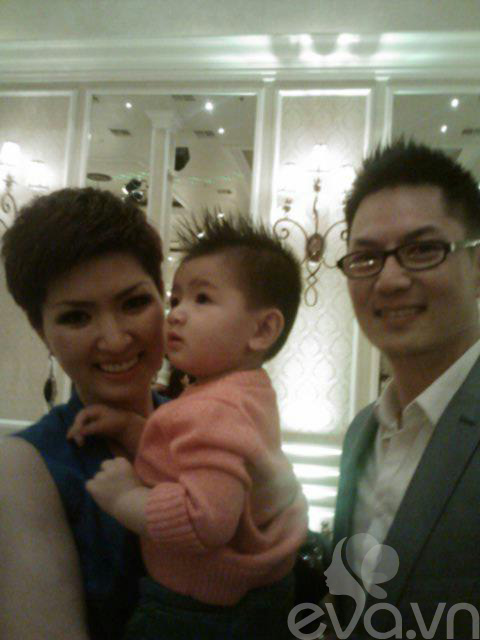 Hồng Nhung rạng rỡ khoe con trai 1 tuổi 3