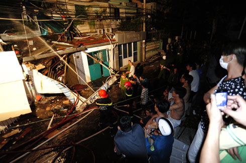 Vụ nổ ở TP.HCM: T&igrave;m thấy 5 thi thể, nhiều người vẫn mắc kẹt 1