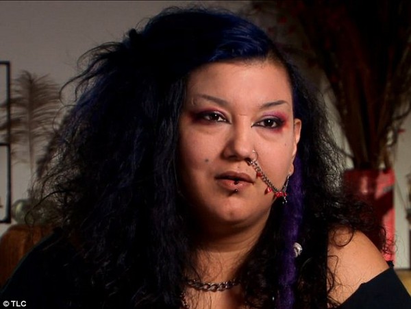 C&ocirc; g&aacute;i mỗi ng&agrave;y uống 1 l&iacute;t... m&aacute;u lợn 1