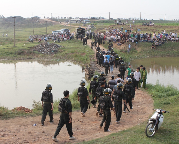 C&oacute; nhiều "qu&yacute; b&agrave;" tại sới bạc "khủng" ở S&oacute;c Sơn 3