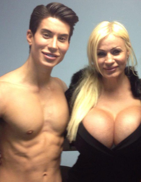 Cuộc chiến của hai b&uacute;p b&ecirc; sống 4