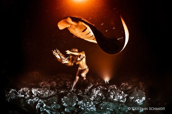 Bộ ảnh người đẹp nhảy m&uacute;a c&ugrave;ng c&aacute; đuối 2