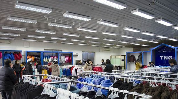 Quay lưng với h&agrave;ng Trung Quốc, người Việt chọn thời trang Việt 1