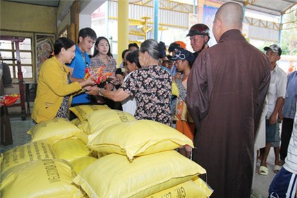 Thủy Ti&ecirc;n c&ugrave;ng C&ocirc;ng Vinh xuất hiện sau khi c&oacute; con 1