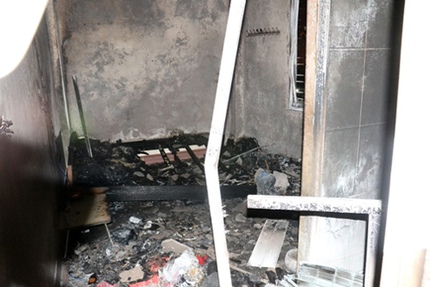 Ch&aacute;y nh&agrave; giữa đ&ecirc;m do nướng mực 1