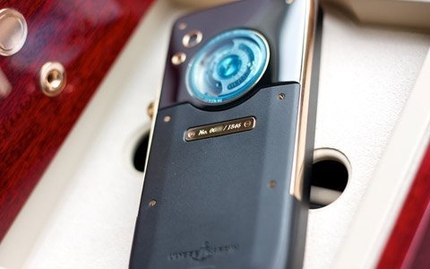 Ngắm chiếc smartphone đắt gi&aacute; nhất h&agrave;nh tinh 10