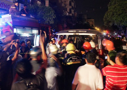 3 người chết ch&aacute;y trong căn nh&agrave; bị kh&oacute;a 3