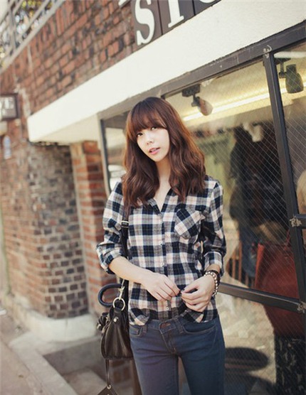 Biến tấu mới lạ với sơ mi kẻ sọc cho n&agrave;ng c&ocirc;ng sở 12