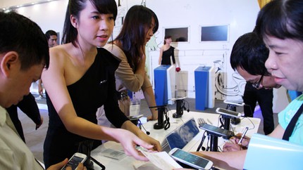 Nhiều smartphone sẽ đại hạ gi&aacute; trong năm 2013? 1