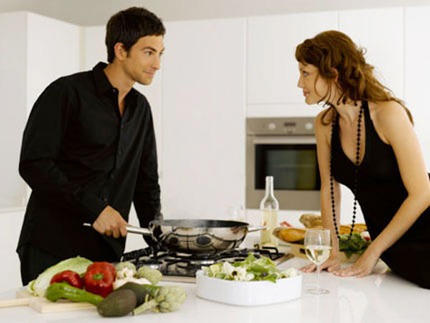 Giả làm phụ nữ ngoan hiền để lấy chồng giàu 1
