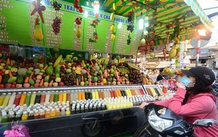 Kinh h&atilde;i nước l&atilde;   hương liệu = nước giải kh&aacute;t tự nhi&ecirc;n 1