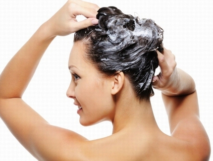 Tai hại v&igrave; th&oacute;i quen gội đầu kh&ocirc;ng đ&uacute;ng c&aacute;ch 1