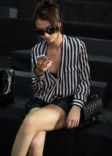 Áo kẻ Zara làm "điêu đứng" chân dài Việt 3