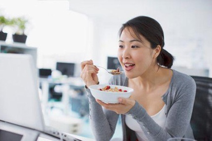 8 &ldquo;s&aacute;t thủ&rdquo; đe dọa sức khỏe d&acirc;n c&ocirc;ng sở 2
