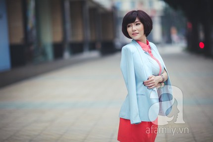 Thanh lịch với trang phục c&ocirc;ng sở họa tiết tươi tắn 15