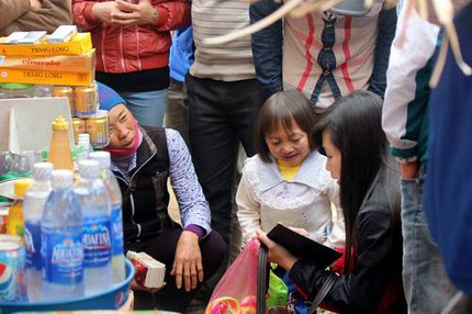 'Người t&iacute; hon' g&acirc;y x&ocirc;n xao ở lễ hội ch&ugrave;a B&aacute;i Đ&iacute;nh 3