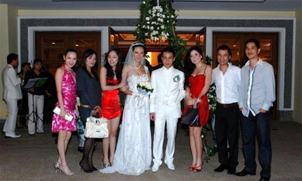 Showbiz Việt: Những cặp đ&ocirc;i "chồng thấp vợ cao" 18