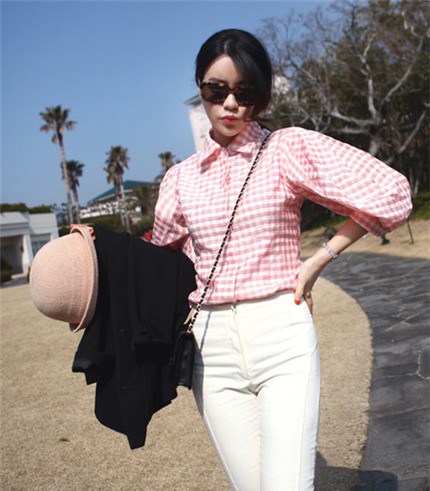 Biến tấu mới lạ với sơ mi kẻ sọc cho n&agrave;ng c&ocirc;ng sở 8