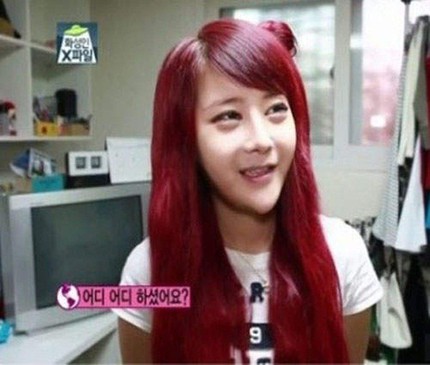 C&ocirc; n&agrave;ng mặt nhọn như người ngo&agrave;i h&agrave;nh tinh 1